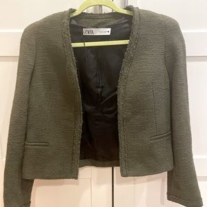 ALL ITEMS IN MY CLOSET IS $25 OR LESSS